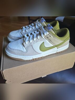 Unisex Sz 10 Men's/11.5 Women's NIKE DUNK LOW Sail/Pacific/Moss-Cream II in box